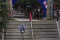 Dole schodmi! Cyklista Polc vyhral mestský zjazd v Japonsku