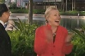 Spestrenie nudnej konferencie: Za Hillary Clinton behal naháč