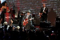 Michael J. Fox s gitarou: Parkinson ma od rocku neodstaví!