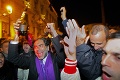 Koniec premiéra: Berlusconiho odchod zapíjali do rána