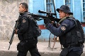 Polícia vyrazila drogových dílerov z najväčšieho slumu v Rio de Janeiro