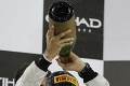 Víťazom v Abú Zabí je Hamilton, Vettela odstavila pneumatika