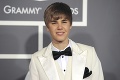 Milujúci vnúčik Bieber si užíva bohatstvo, jeho starí rodiča trú biedu