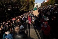 Akčný deň v Bratislave: Stovky ľudí demonštrovali pred Pentou