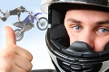 Odvážny motorkár: Na motorke plánuje prejsť cez Aupark!