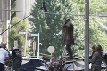 Batman Christian Bale maká pred kamerou i mimo nej