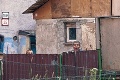Sused Rómov v Malackách: Policajt mi rozbil fotoaparát!