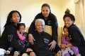 Nelson Mandela oslavuje 93 rokov: Zaspievali mu milióny detí