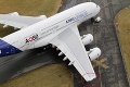 Je toto lietadlo pre letiská priveľké? Airbus A380 narazil do budovy