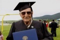 Najstarší absolvent sveta: 99-ročný Američan promoval po 80 rokoch