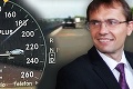 Takmer 200 km/h: Minister Galko takto uháňal na stranícku schôdzu!