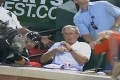 Bush má šťastie na lietajúce objekty: Takmer to schytal bejzbalovou loptičkou