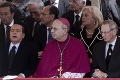 Spachtoš Silvio: Berlusconi zaspal na blahorečení Jána Pavla II.