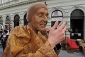 Živé sochy v centre Bratislavy: Tie historické vystriedal brankár!
