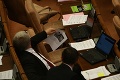 Kresťanskí demokrati v parlamente: Zabávali sa na rasistickom vtipe!
