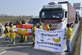 Aktivisti na hraniciach s Rakúskom: Ľuďom rozdávali banány