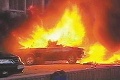 V Bratislave nadráhom horeli autá, opäť vyčíňal podpaľač!