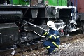 V Púchove horel vlak: Cestujúcich evakuovali z horiaceho vozňa