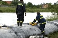 Slovensko naďalej sužujú povodne, zaplavené sú stovky domov