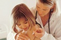 Pred očkovaním dajte deťom cukrový roztok, zmiernite im bolesť