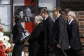 Pohreb poľského prezidentského páru: Títo politici nakoniec prišli