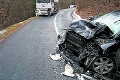 Bátka: Pri čelnej zrážke osobného auta s kamiónom zomrel muž