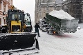 VIDEO: V Košiciach odstraňujú sneh, druhý kalamitný stupeň trvá