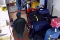 VIDEO: Pozrite sa, ako policajt zabudol na výbušninu!