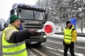 Kamionisti stupňujú tlak, v Poprade zablokovali vstup do mesta