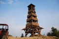 V Dohňanoch postavili malú Eiffelovu vežu