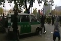 VIDEO: Antifašisti sa v Nemecku bili s policajtmi, neonacisti sa prizerali