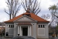 Slávičie údolie: Prominentný cintorín osobností