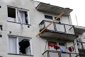 FOTO: Búrka v Trenčíne strhávala strechy a billboardy!