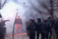 VIDEO: Výbuch v Mitrovici zranil niekoľko policajtov OSN a vojakov NATO