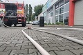 Požiar na Bajkalskej ulici v Bratislave: Do boja s plameňmi vyrazili desiatky hasičov