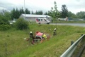 Hrozivá nehoda pri Martine: Auto skončilo po zrážke s nákladiakom mimo cesty