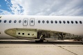 Cez Slovensko transportovali gigantické lietadlo: 24-tonový kolos museli rozobrať na tri časti