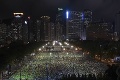 Porušili zákaz: Tisíce ľudí v Hongkongu vyšli do ulíc