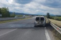 Dráma na R1 pri Banskej Bystrici: Počas jazdy začalo horieť auto