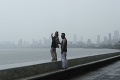 Na indický Bombaj sa rúti cyklón: Evakuovali desaťtisíce ľudí vrátane nakazených