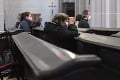 Od stredy platia zmiernené opatrenia aj v kostoloch: Nový spôsob sedenia, účasť stále nie je povinná