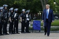 Trump pohrozil, že proti demonštrantom nasadí armádu: K Američanom prehovoril s Bibliou v ruke