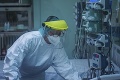 Potvrdené! V Nemecku podľahol koronavírusu každý piaty hospitalizovaný pacient