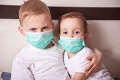Deti mladšie než dva roky by ochranné rúška nosiť nemali: Lekári hovoria o obrovskom riziku