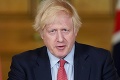 Briti sa konečne dočkali: Krajina začína s uvoľňovaním reštrikcií, Johnson priznal problémy