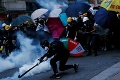 V Hongkongu to opäť vrie: Polícia zasiahla slzotvorným plynom voči protestujúcim