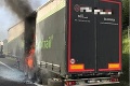 Na diaľnici D2 do Bratislavy horí kamión: Blokuje jeden jazdný pruh