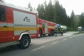 Pri Ľubeli sa zrazili dve nákladné autá, vodičov museli vyslobodzovať hasiči