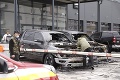 Hororové ráno v bratislavskej Petržalke: Výbuch a požiar luxusných áut! Sledujte, kto ich podpálil