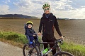 Patrik Tybor sa v karanténe venoval rodinke: Do tajov cyklistiky zaúča aj synčeka!